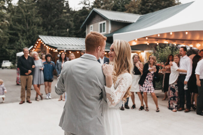 Snohomish Wedding Venue The Lookout Lodge Bride Groom Bridesmaid Groomsmen Woodland Wedding Venue with Mountain Views