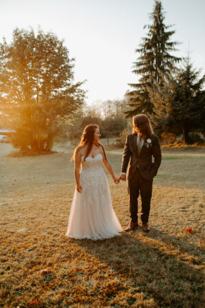 Snohomish Wedding Venue The Lookout Lodge Bride Groom Bridesmaid Groomsmen Woodland Wedding Venue with Mountain Views